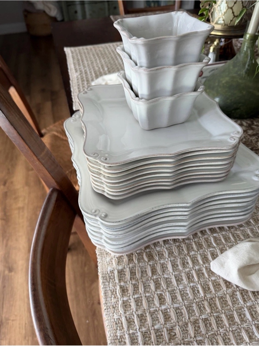 8 dinner plates Scalloped White Ceramic Dinnerware Set with Subtle Cream Edge